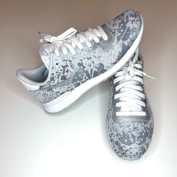 NIKE Men’s INTERNATIONALIST Sneakers White/Gray 839233-100 Mens Size- 7.5 - Picture 3 of 10